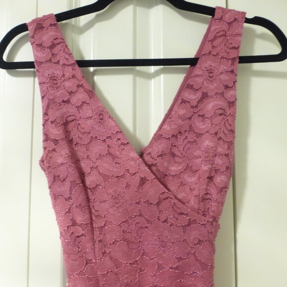 LE CHATEAU pink lace skater dress with removable black satin belt - Picture 4 of 12